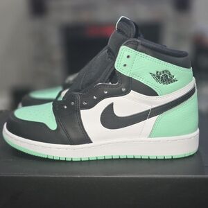 Nike Air Jordan 1 Retro High OG Green Glow GS